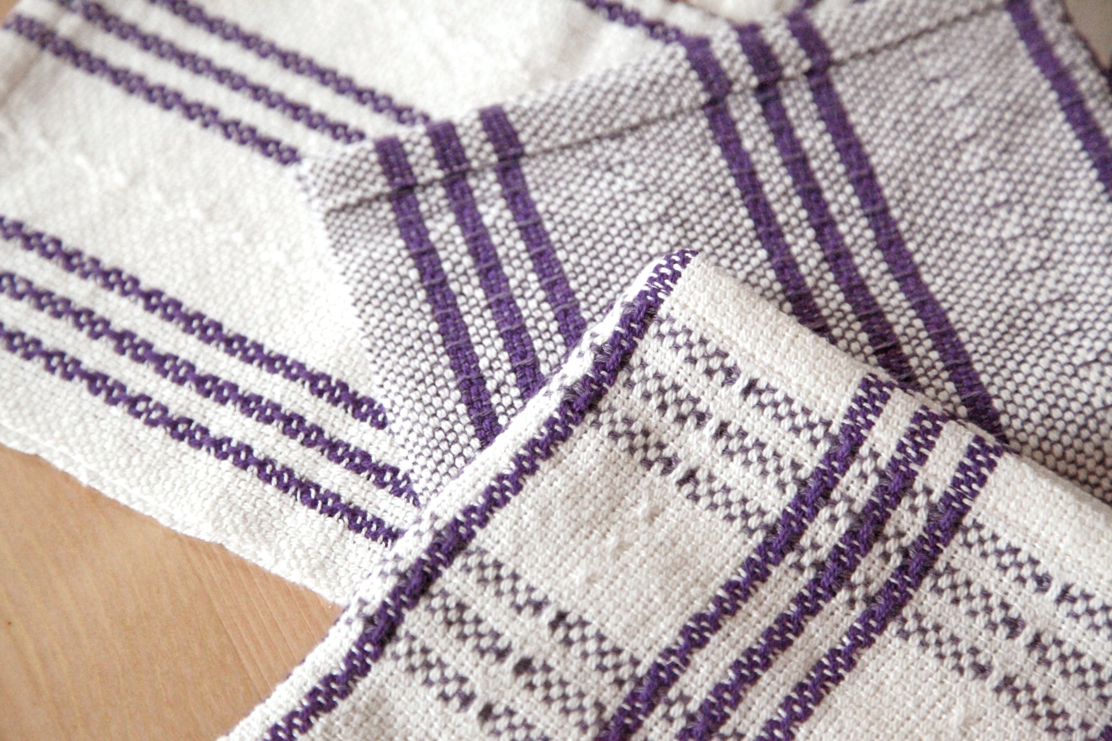 Triple Stripe Spot Lace towels